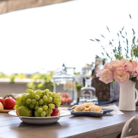Velebis Superior Apartment - Luxurious One-Room Apartment With Jacuzzi - Prestigious Location By The Sea In The New City Center Of Znjan - Panoramic View Of The Sea And Islands - Free Garage Parking - Buralux Properties Split Exterior photo