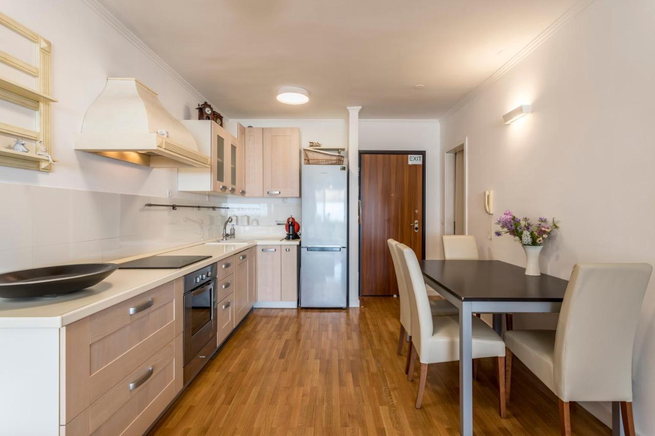 Velebis Superior Apartment - Luxurious One-Room Apartment With Jacuzzi - Prestigious Location By The Sea In The New City Center Of Znjan - Panoramic View Of The Sea And Islands - Free Garage Parking - Buralux Properties Split Exterior photo