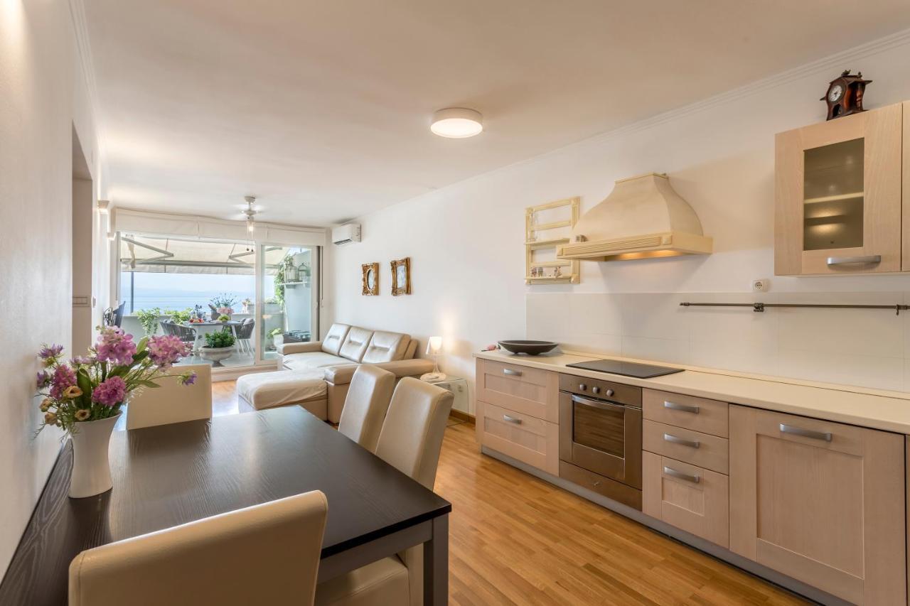 Velebis Superior Apartment - Luxurious One-Room Apartment With Jacuzzi - Prestigious Location By The Sea In The New City Center Of Znjan - Panoramic View Of The Sea And Islands - Free Garage Parking - Buralux Properties Split Exterior photo